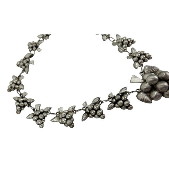 Vintage Art Deco Mexican Sterling Silver Repousse Grape Necklace 16" Long - Picture 4 of 8